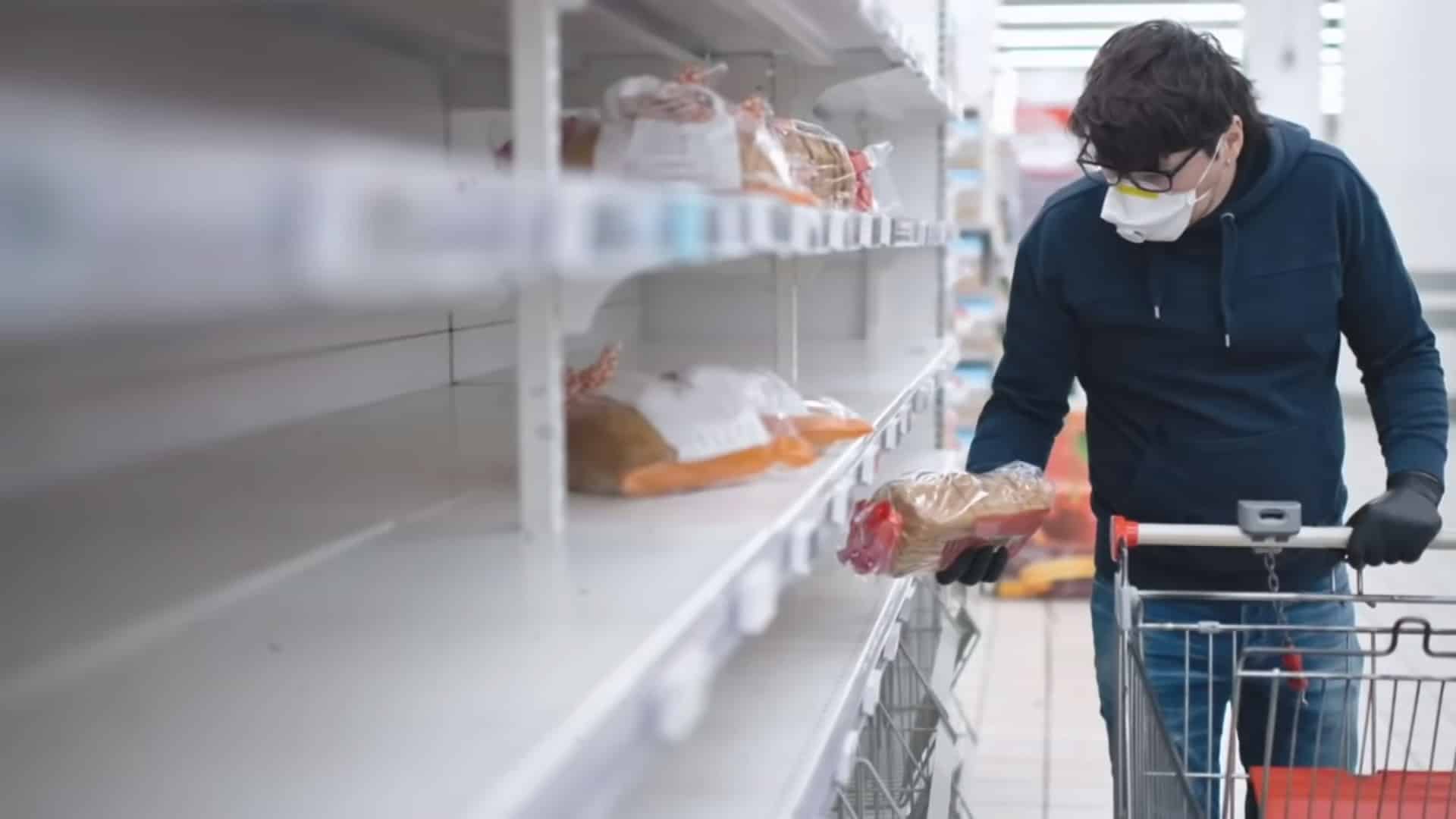 Дефицит в СССР: Как отсутствие товаров формировало уникальную культуру