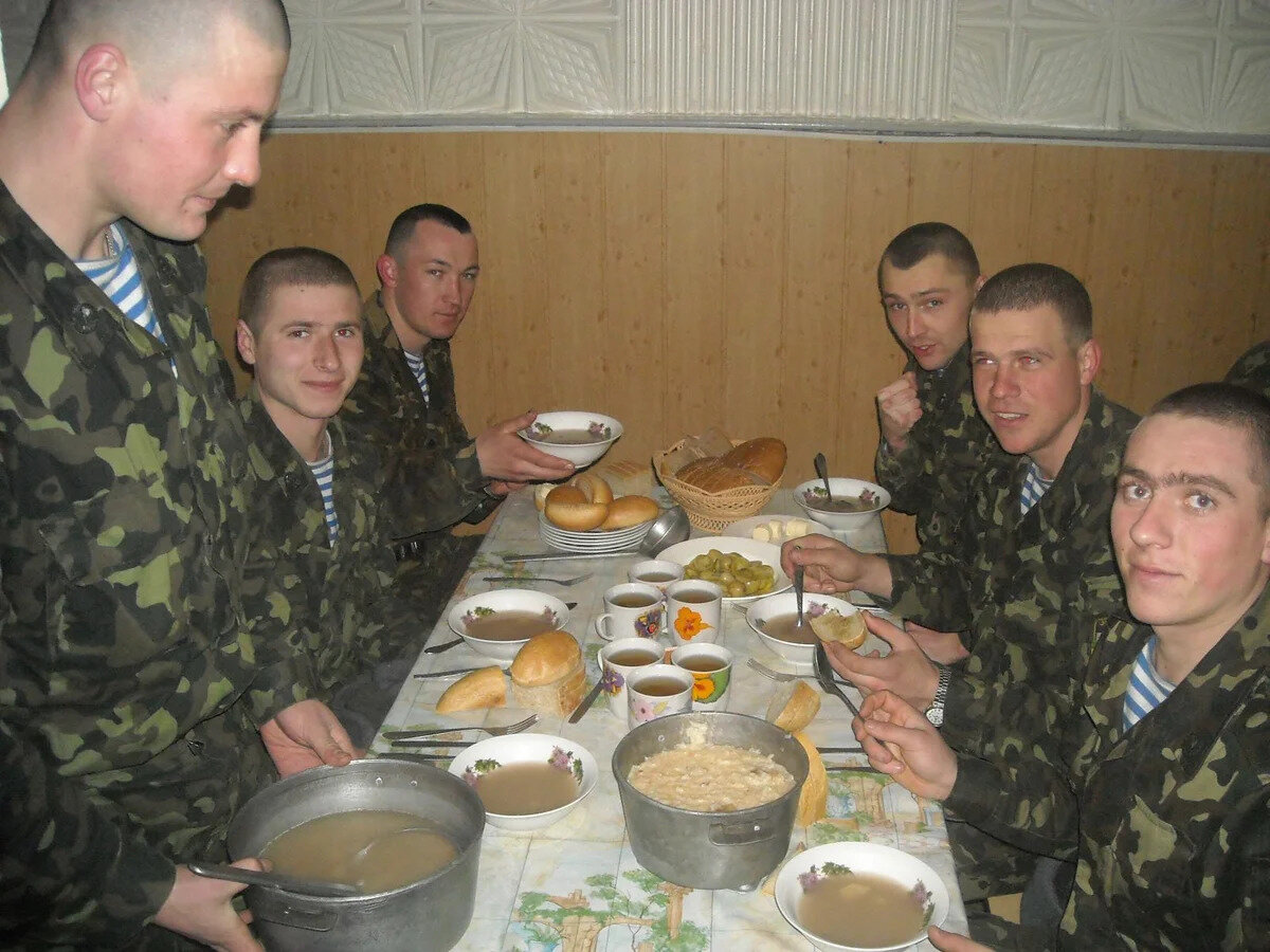 Тайны армейского стола: чем кормили солдат в Советской армии?